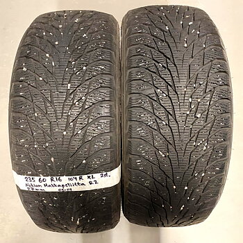 16" BEGAGNADE VINTERDÄCK M+S | 2 st 235/60 R16 104R XL Nokian Hakkapeliitta R2 | V05-14 | 7|7 mm | E-4