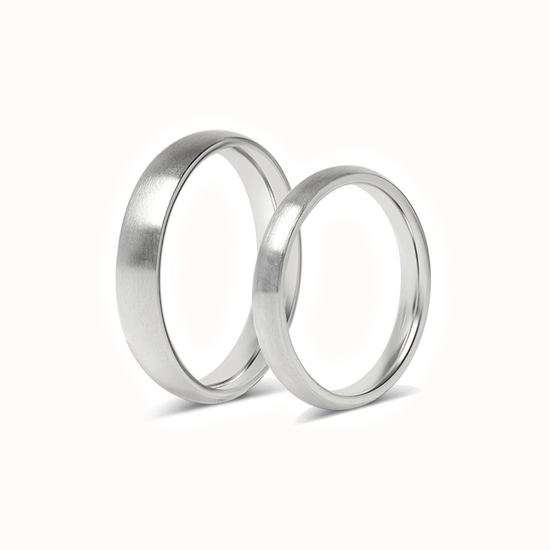 Sæt med forlovelsesringe - 2 matte stålringe - 4 mm & 3 mm