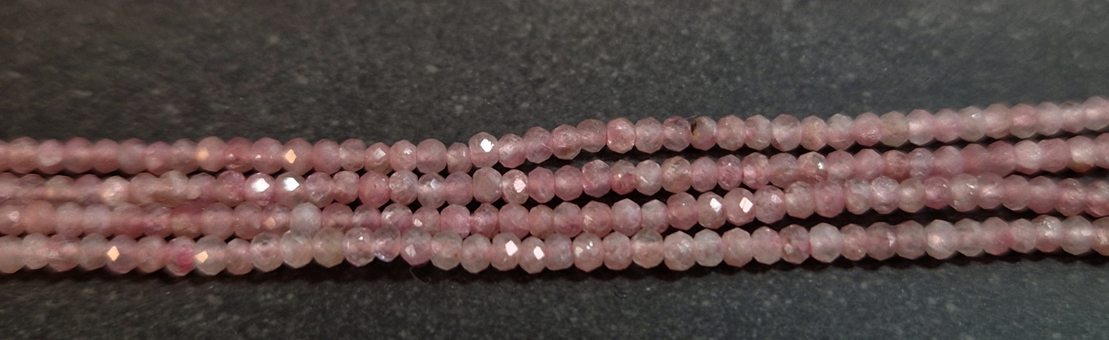 Rubellit / Rosa Turmalin Pärlor på Sträng - Fasetterad 1,8mm