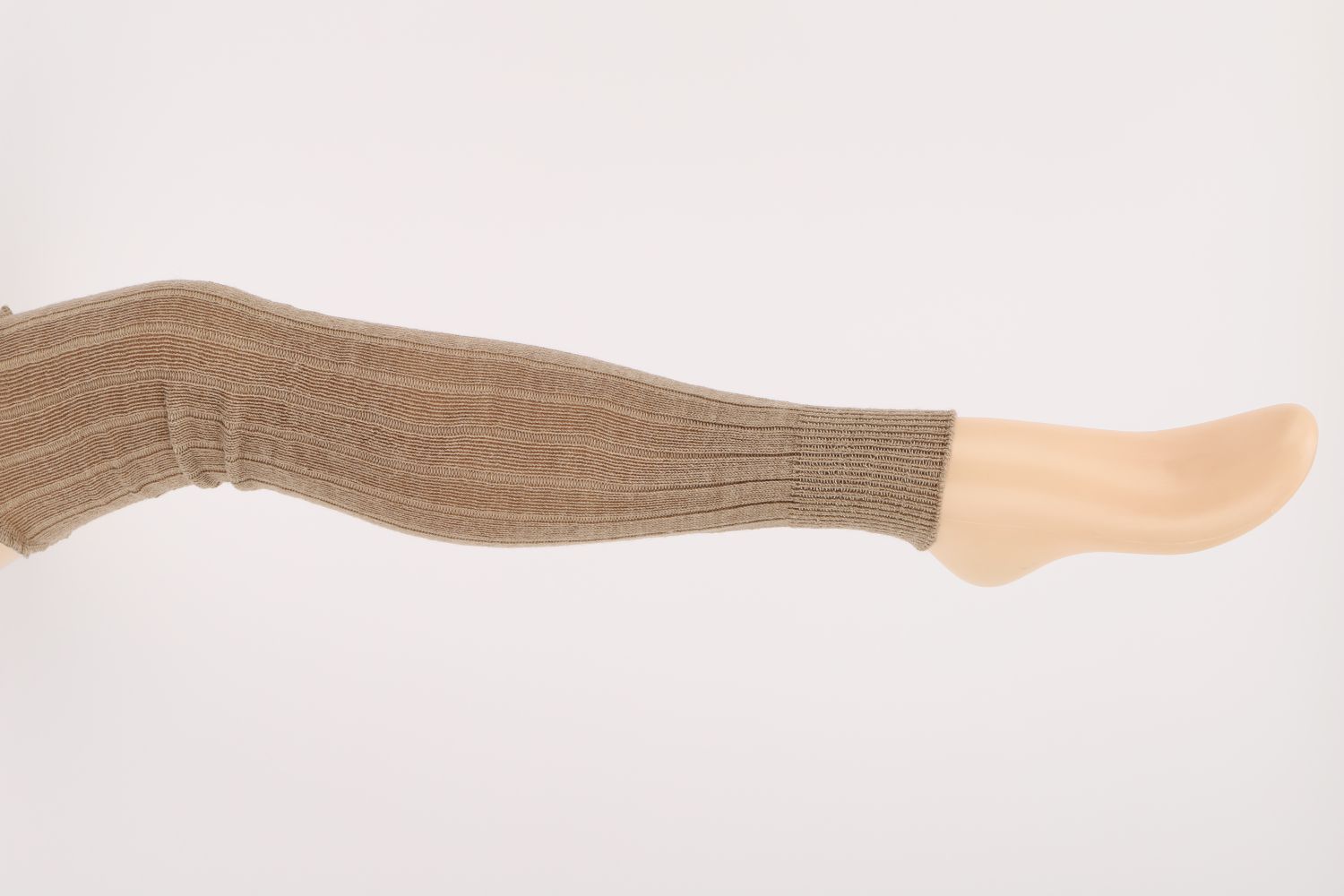 Benvärmare av merinoull i färgen beige