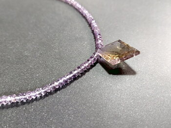 Fasettslipad Halsband med Ametist och Ametrin