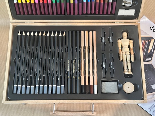 Sketch and drawing box - 2