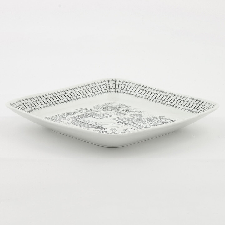 Raija Uosikkinen (Emilia 1959) Quadratic Dish with Graphic Motif 18 cm (3)