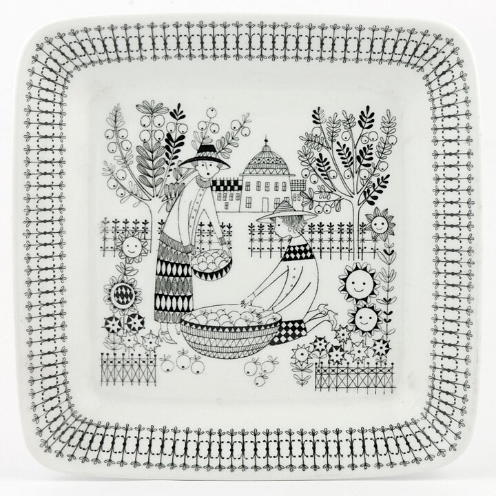 Raija Uosikkinen (Emilia 1959) Quadratic Dish with Graphic Motif 18 cm (3)