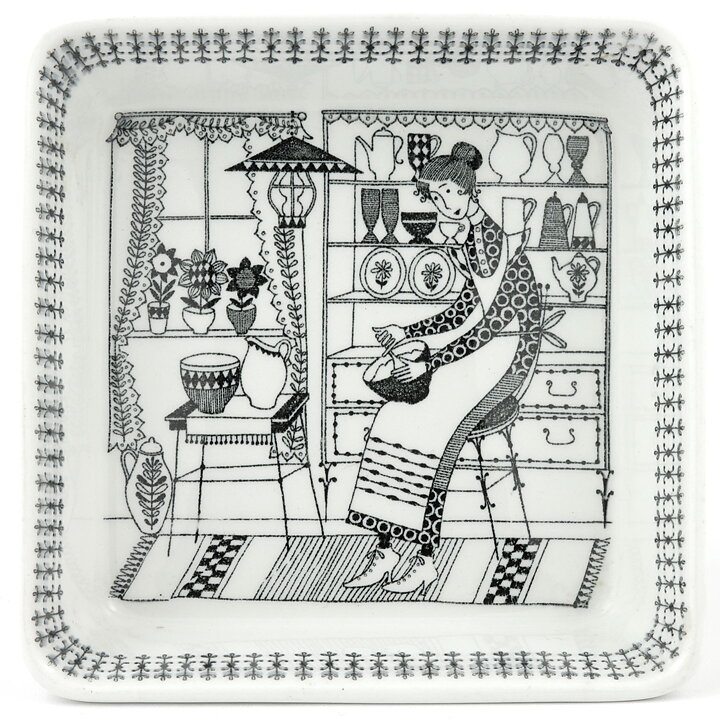 Raija Uosikkinen (Emilia 1959) Quadratic Bowl  with Graphic Motif 14 cm (3)