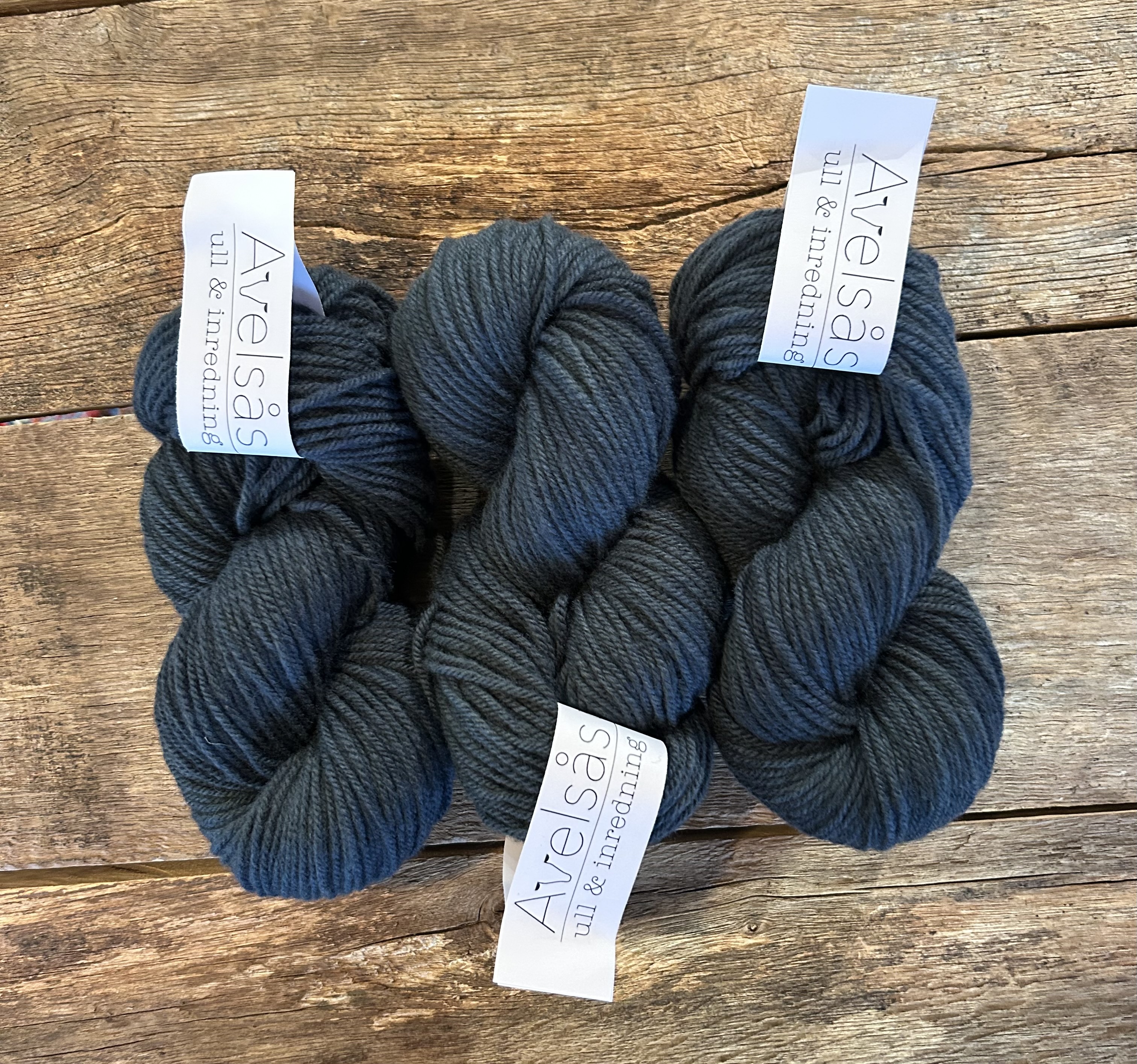 Prussian blue 3-ply Jämtland yarn