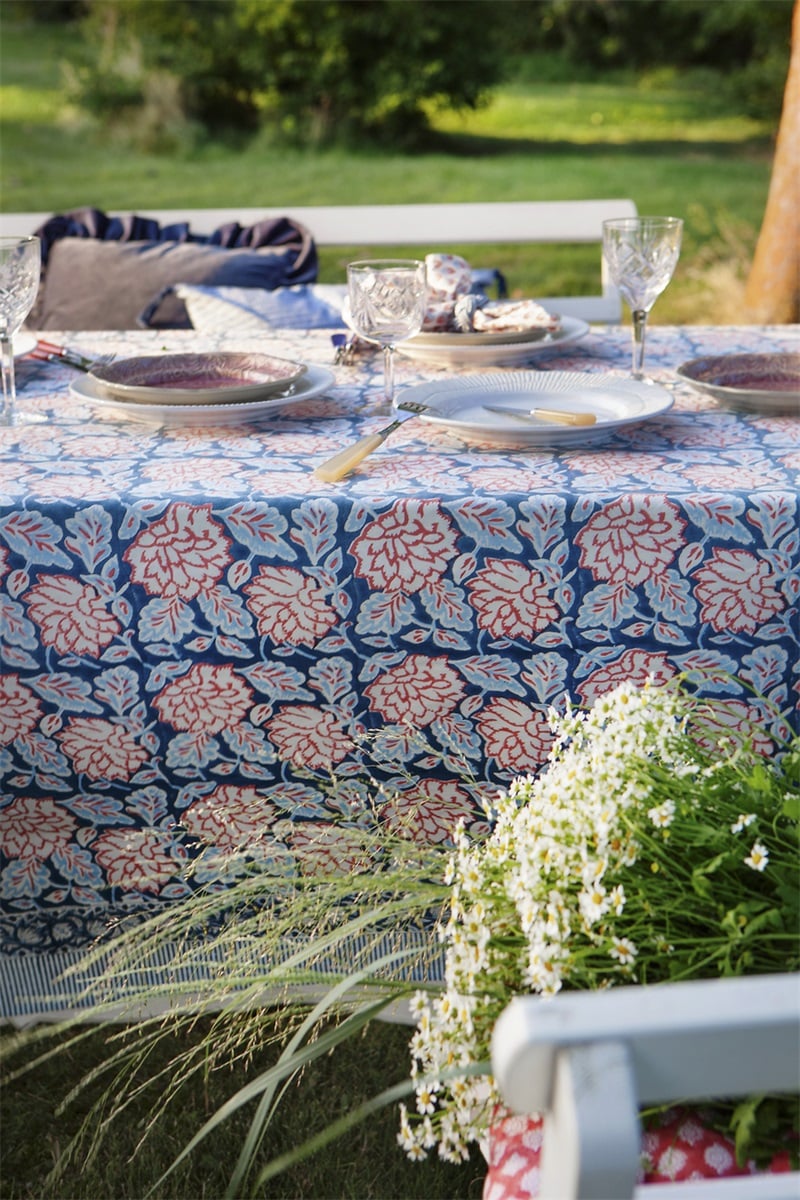 Duk - Dahlia Blue & Red - Chamois - 160x160cm