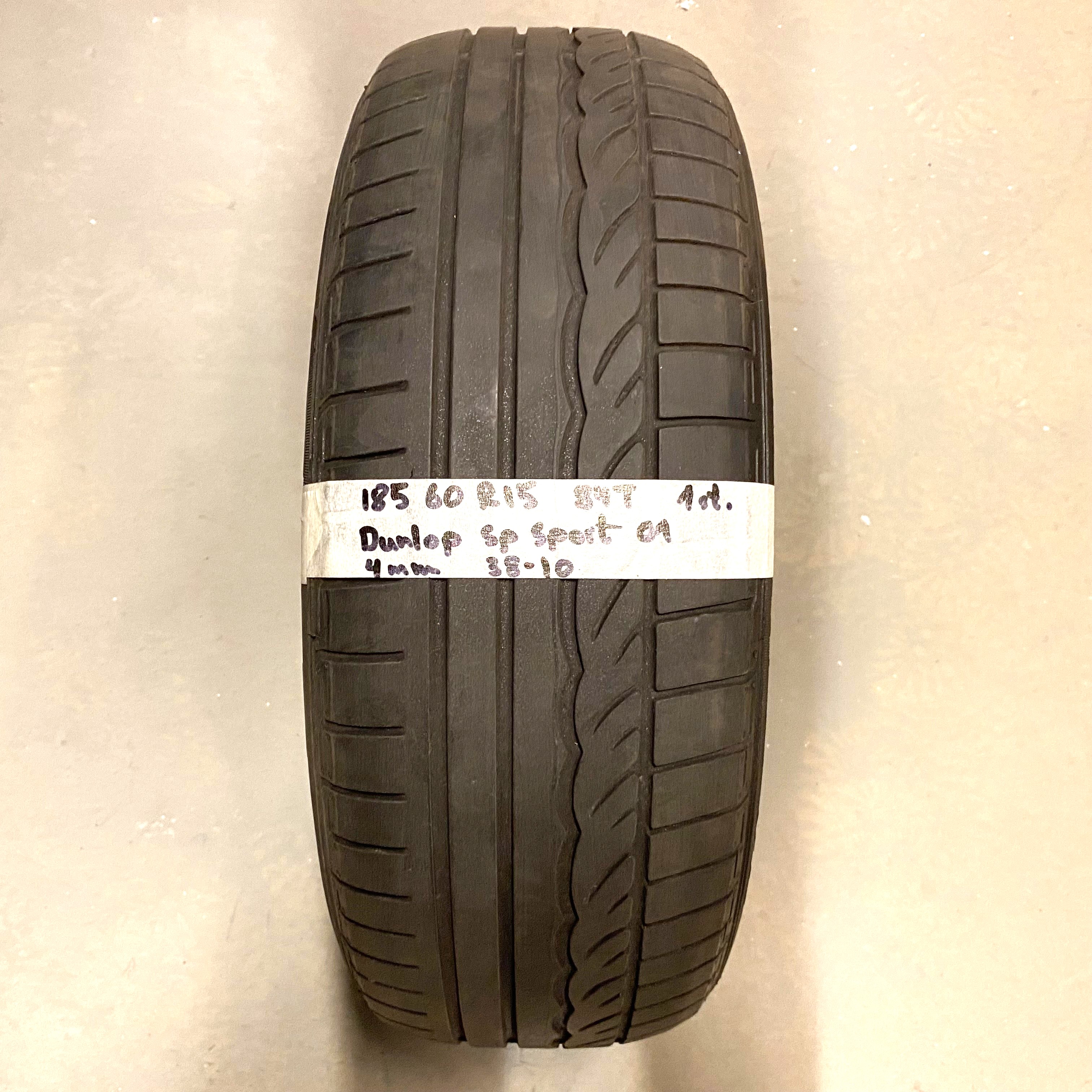 15" BEGAGNAT SOMMARDÄCK | 1 st 185/60 R15 84T Dunlop Sp Sport 01 | V38-10 | 4 mm | T-4