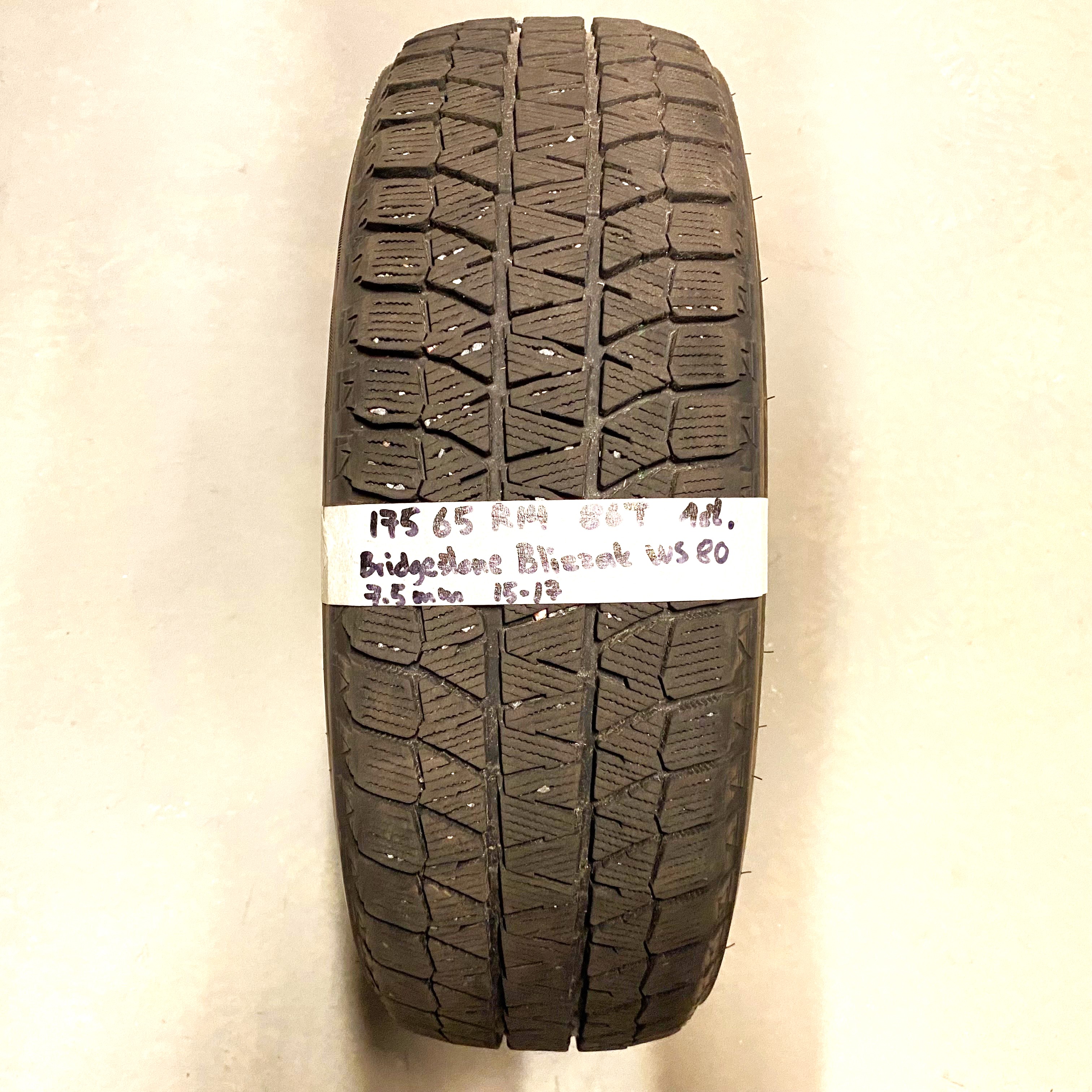 14" BEGAGNAT VINTERDÄCK M+S | 1 st 175/65 R14 82T Bridgestone Blizzak WS80 | V15-17 | 7.5 mm | D-1