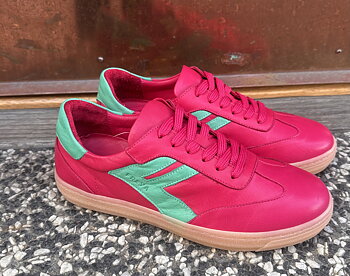 Sneakers Freya från  Andrea Conti, magenta/smaragd