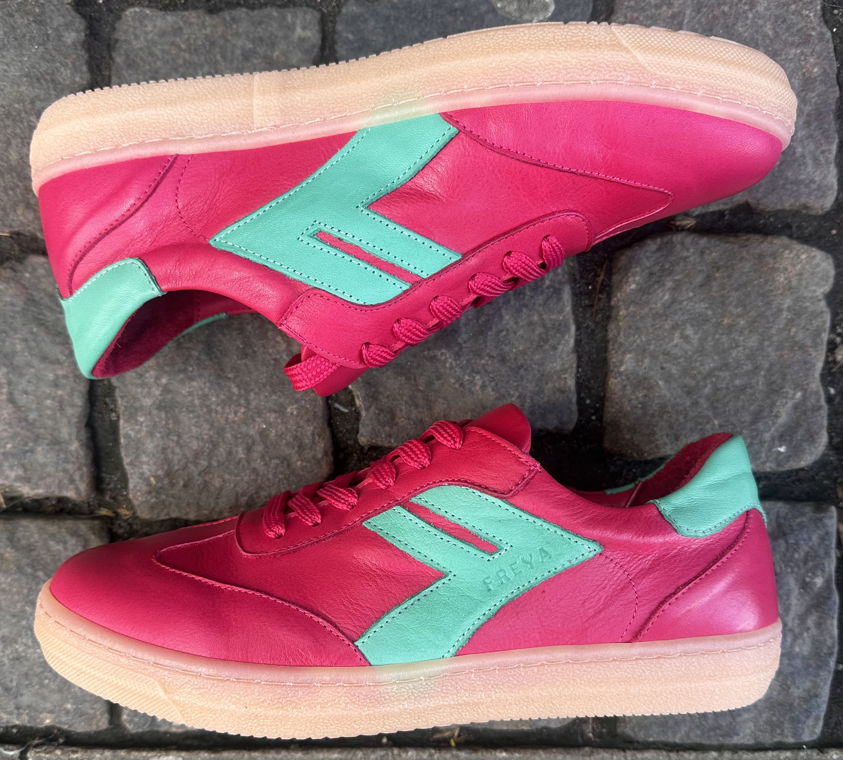 Sneakers Freya från  Andrea Conti, magenta/smaragd - 2