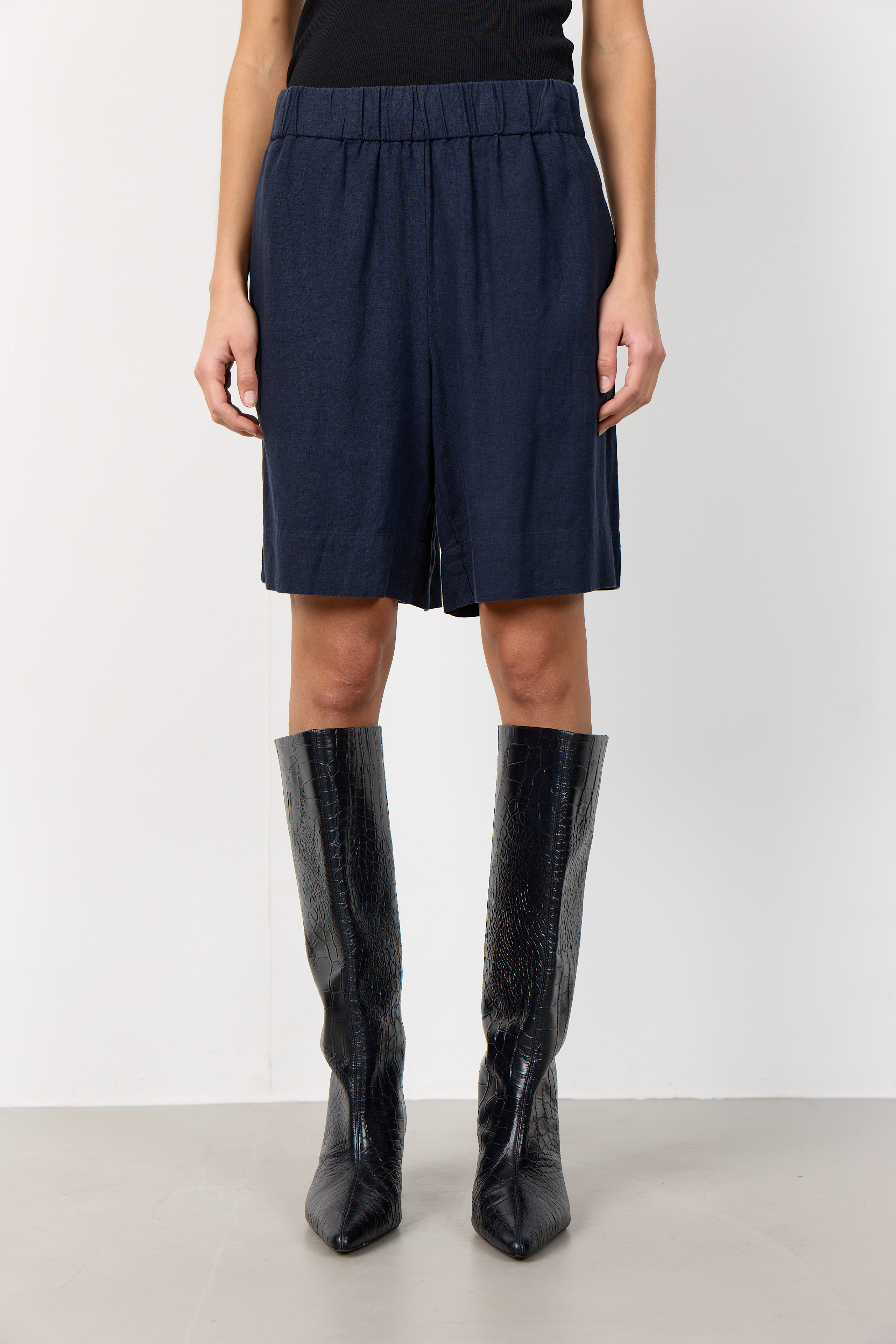 Lévete Room - Naja 29 Shorts Dark Navy - 4