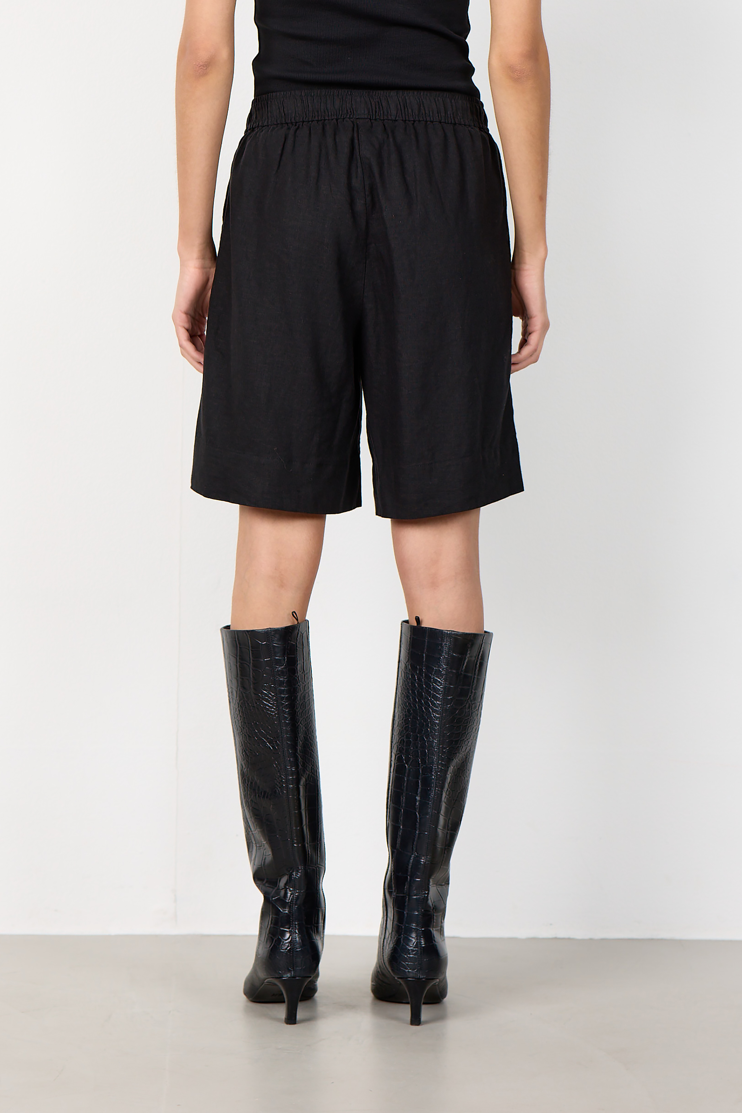 Lévete Room - Naja 29 Shorts Black - 9