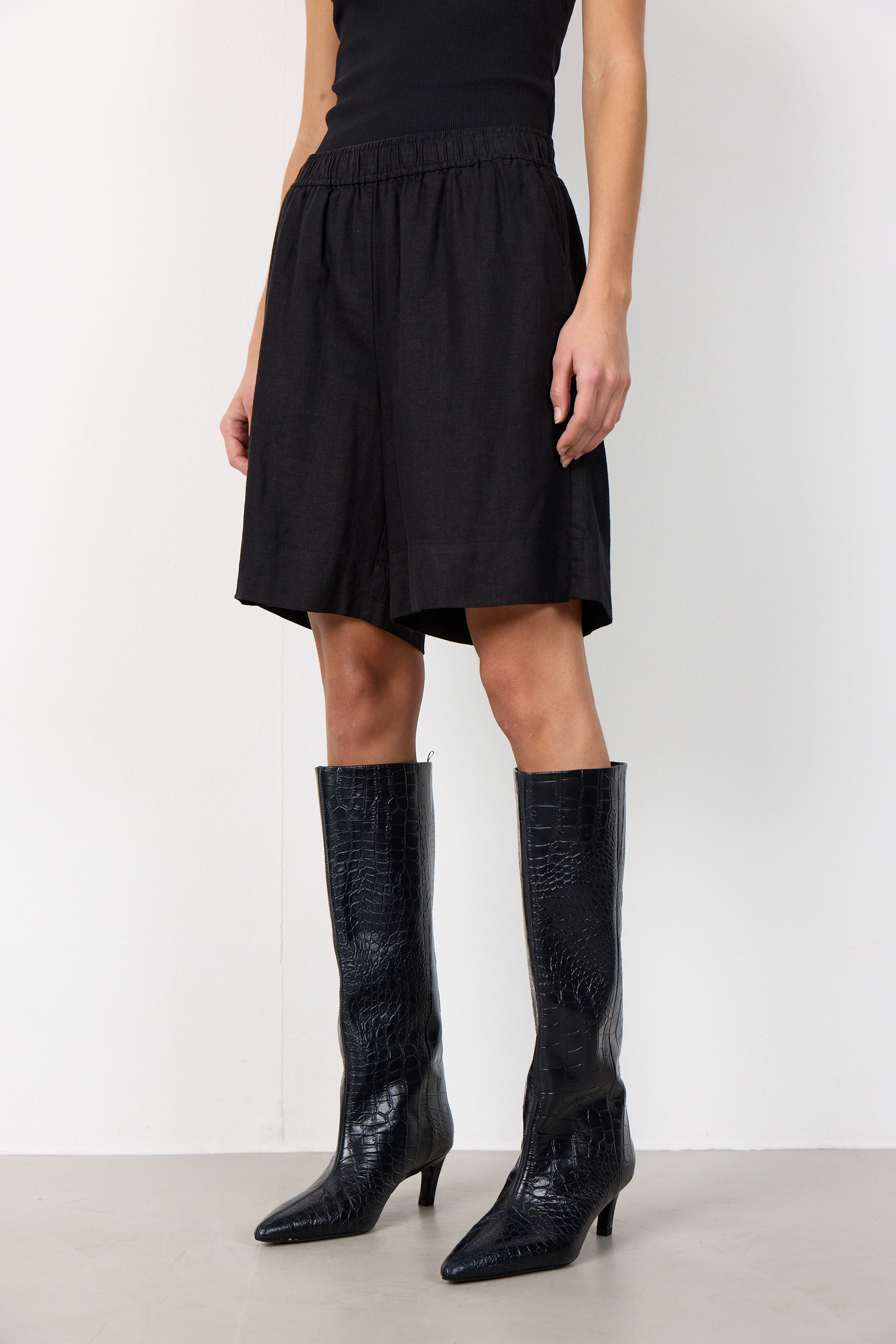 Lévete Room - Naja 29 Shorts Black - 8