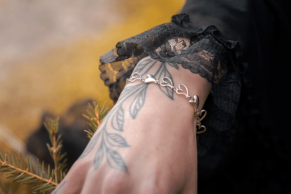 Silver armband med vackra hjärtan. - 2