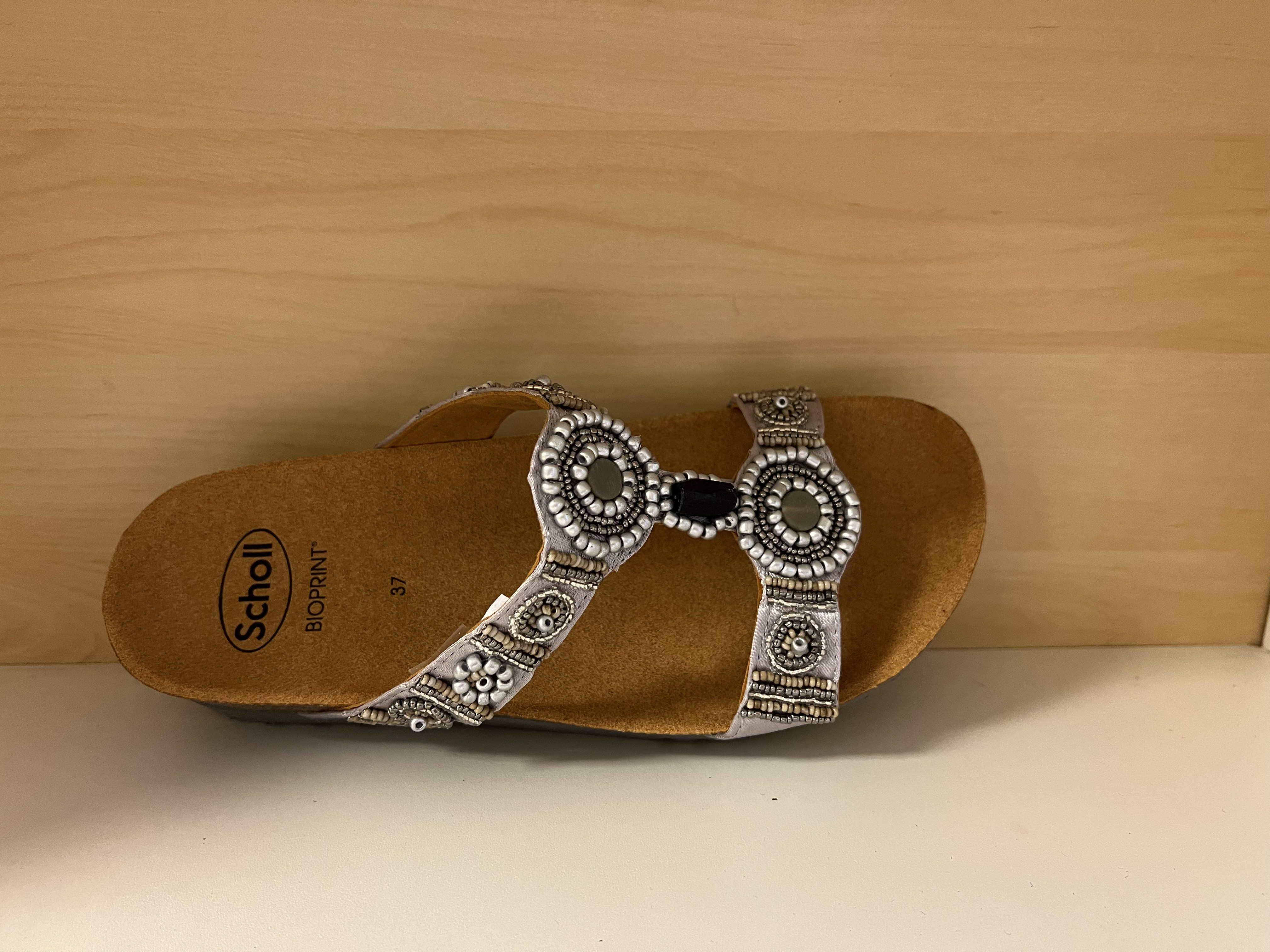 Scholl biosandal med pärlor, silver. Bioprint sula gör att foten får  rätt ställning, Gelactiv i hälen, memory cushion. - 2