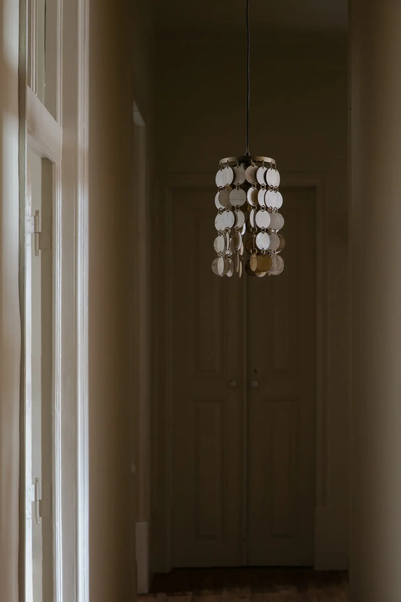 Yoko taklampa beige