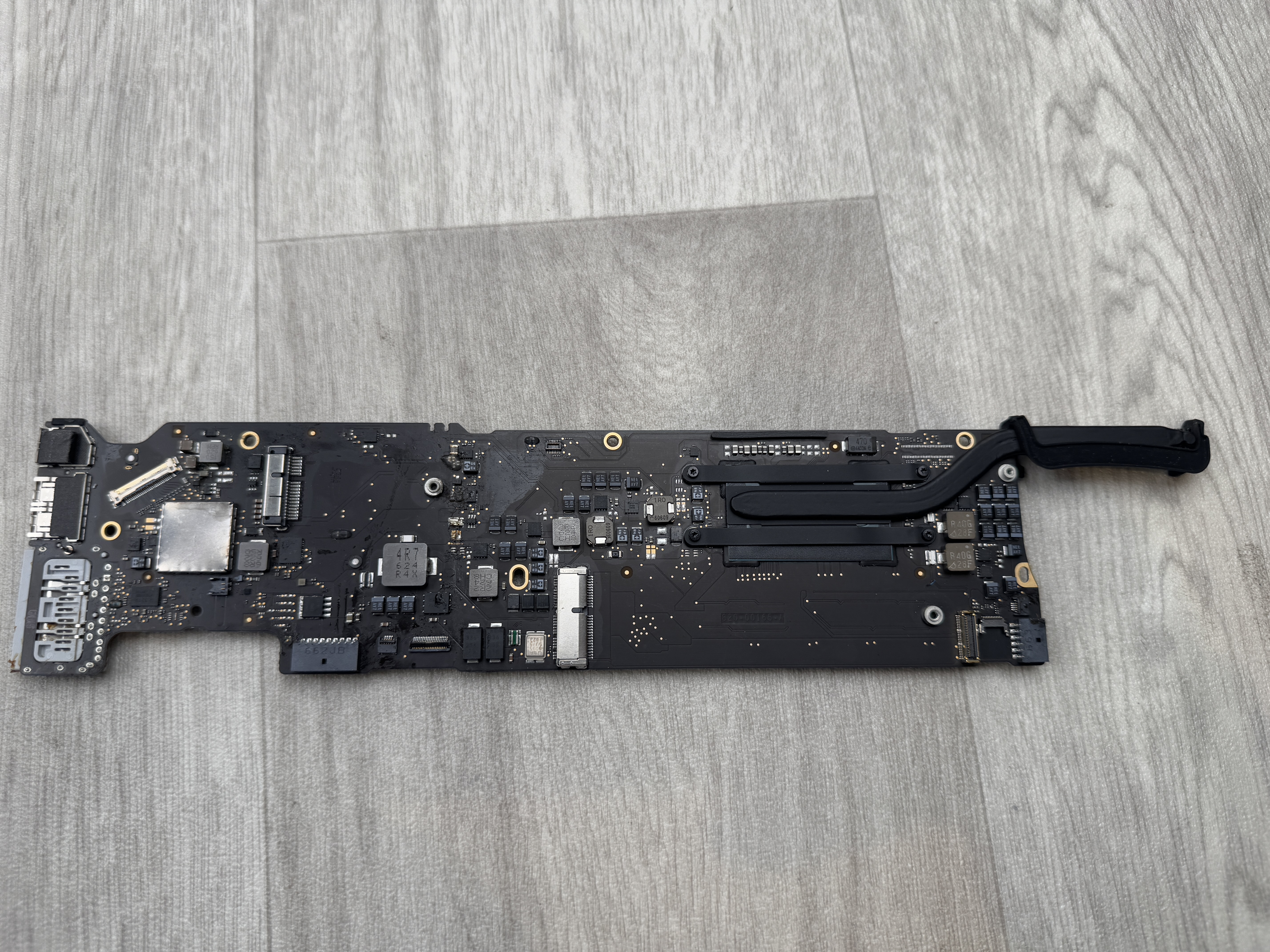 DEFEKT! VATTANSKADAD! Moderkort MacBook Air 13" 2015 Core i5 1,6Ghz 8GB RAM