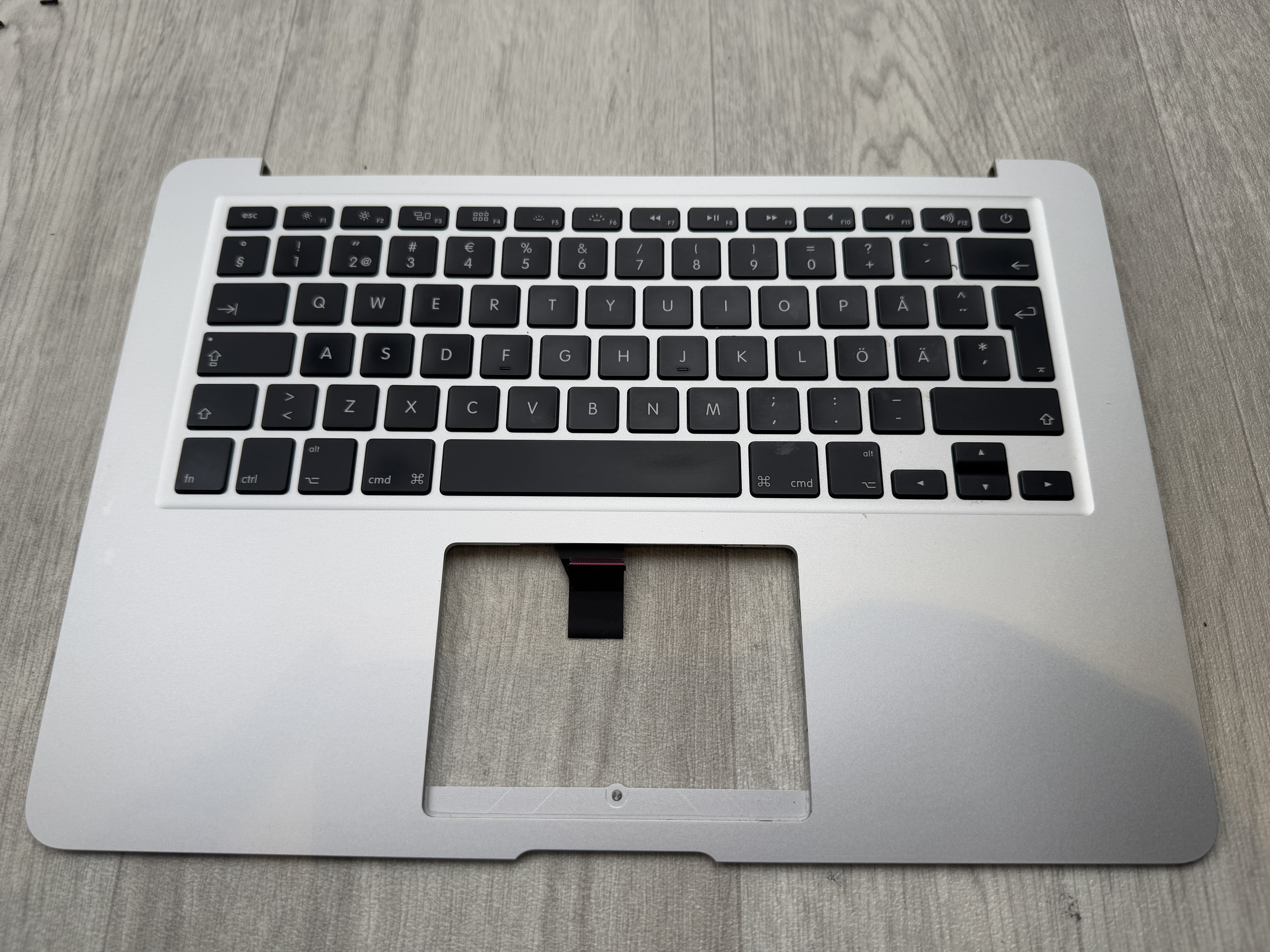 Apple MacBook Air 13" A1466 Palmrest Keyboard (069-9397-23)