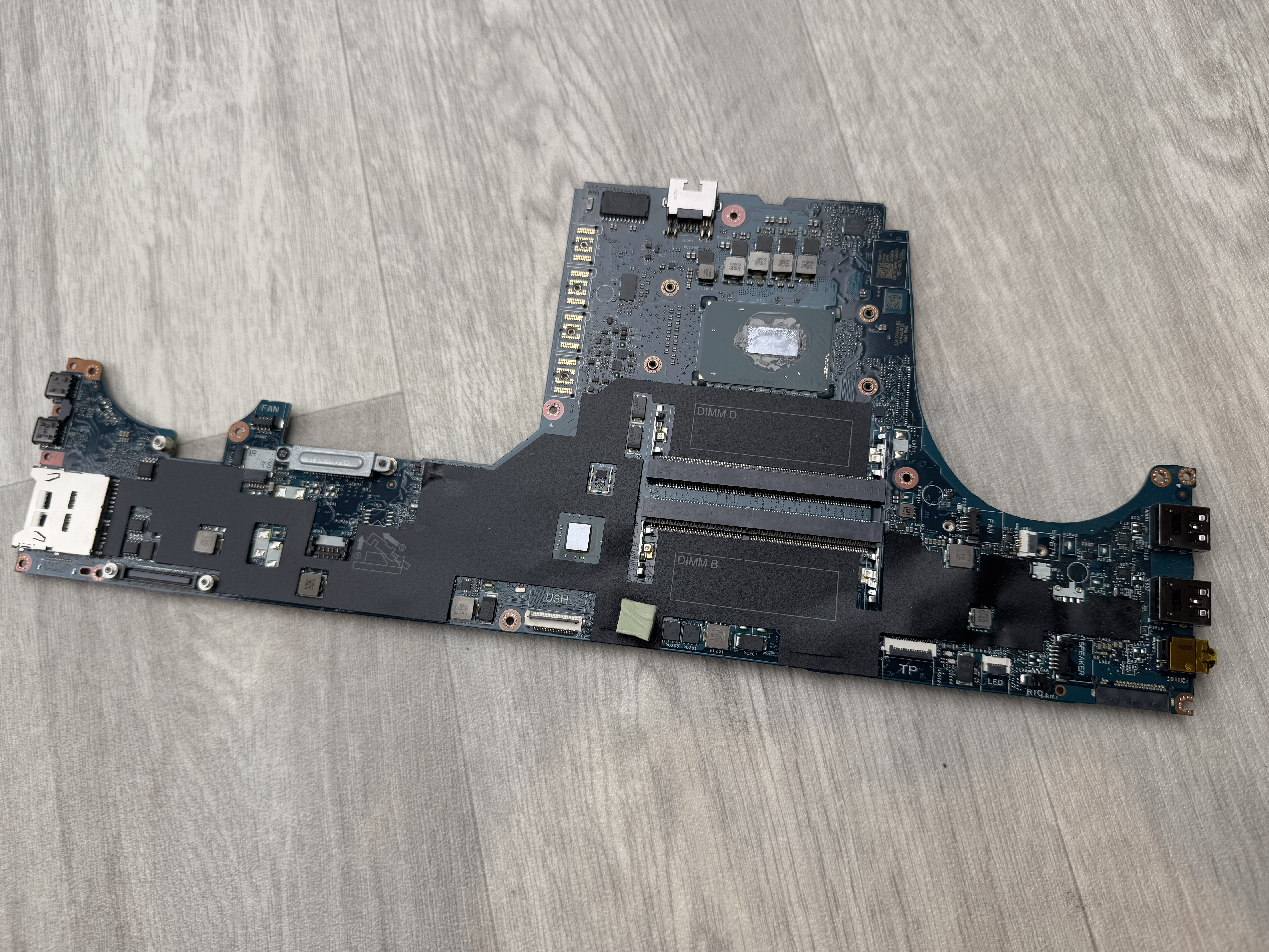 LÄS ANNONS! Moderkort Dell Precision 7530 Core i7-8850H Quadro P1000