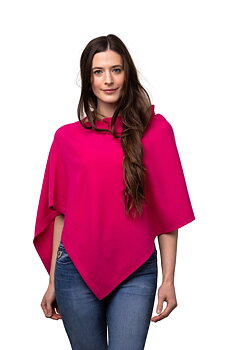  Liten Poncho,  Cerise  från 8design cashmere, säljs på Hospitalsgatan