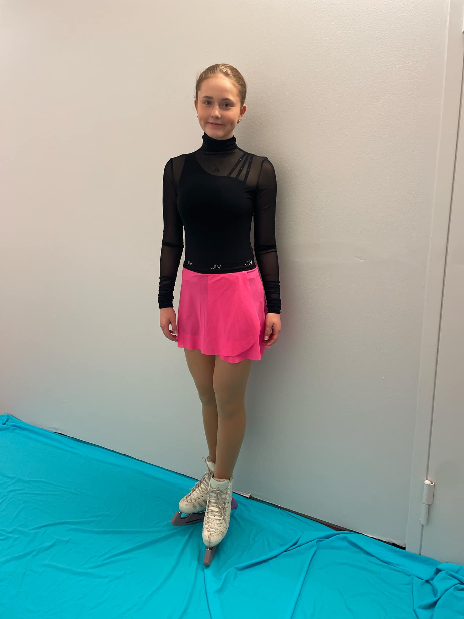 Rosa kjol med shorts från JIV  - 2