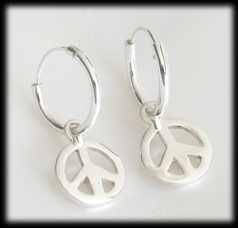 Öronringar med Peace i Äkta silver. - 2