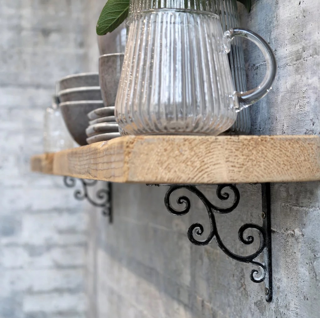 Antikgrå zinkgrå konsoll hyllbärare gjutjärn snirklig shabby chic lantlig stil Gårdsromantik