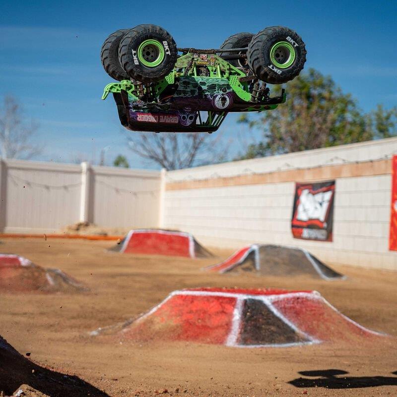 LOSI 1/8 LMT 2.0 Grave Digger 4X4 Solid Axle Brushless Monster Truck RTR, Green - 6