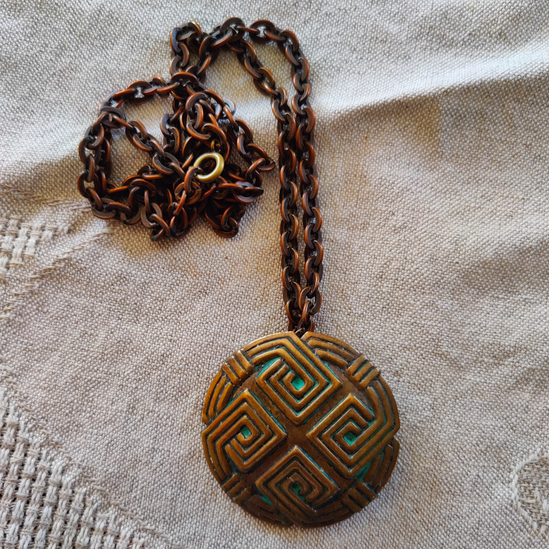 Halsband/Brosch i brons