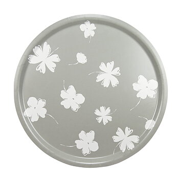 Rund bricka med diametern 38 cm. Gröngrå botten med vita blommor.