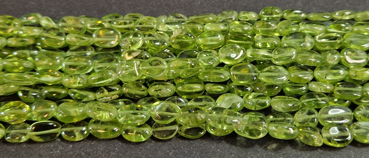 Peridot Pärlor på Sträng - Platt oval