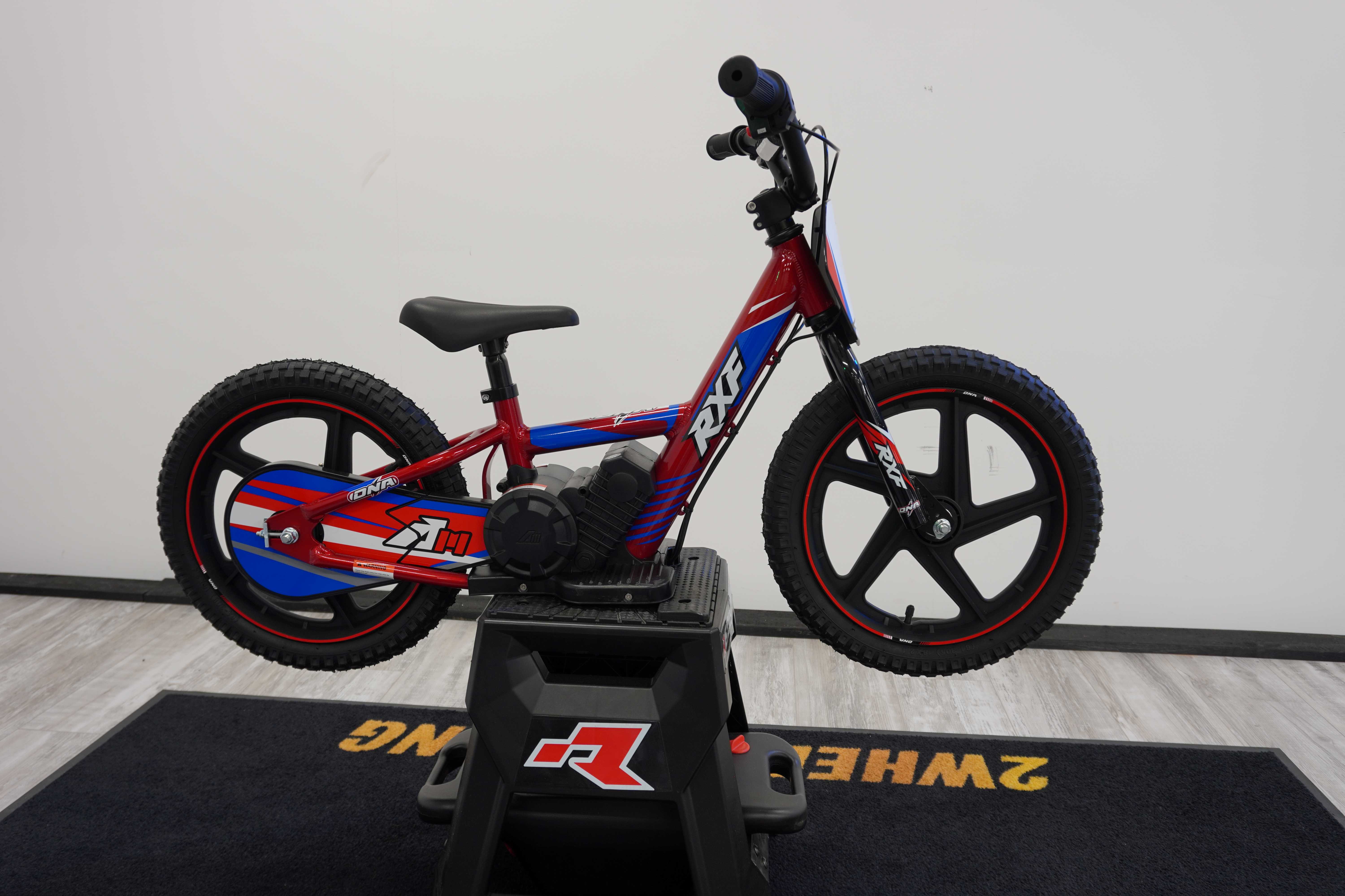 Apollo DNA 14 Eldriven Balanscykel