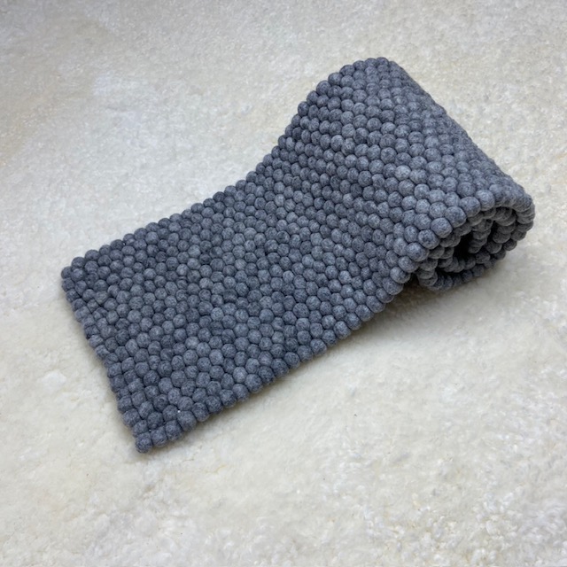 Wooldesign grytunderlägg & löpare av ullbollar, 20x90 cm, ljusgrå - 3