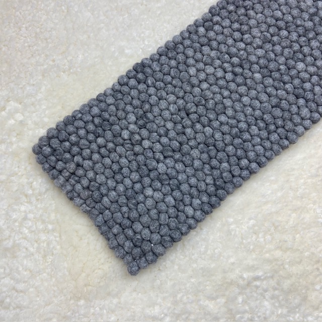 Wooldesign grytunderlägg & löpare av ullbollar, 20x90 cm, ljusgrå - 2