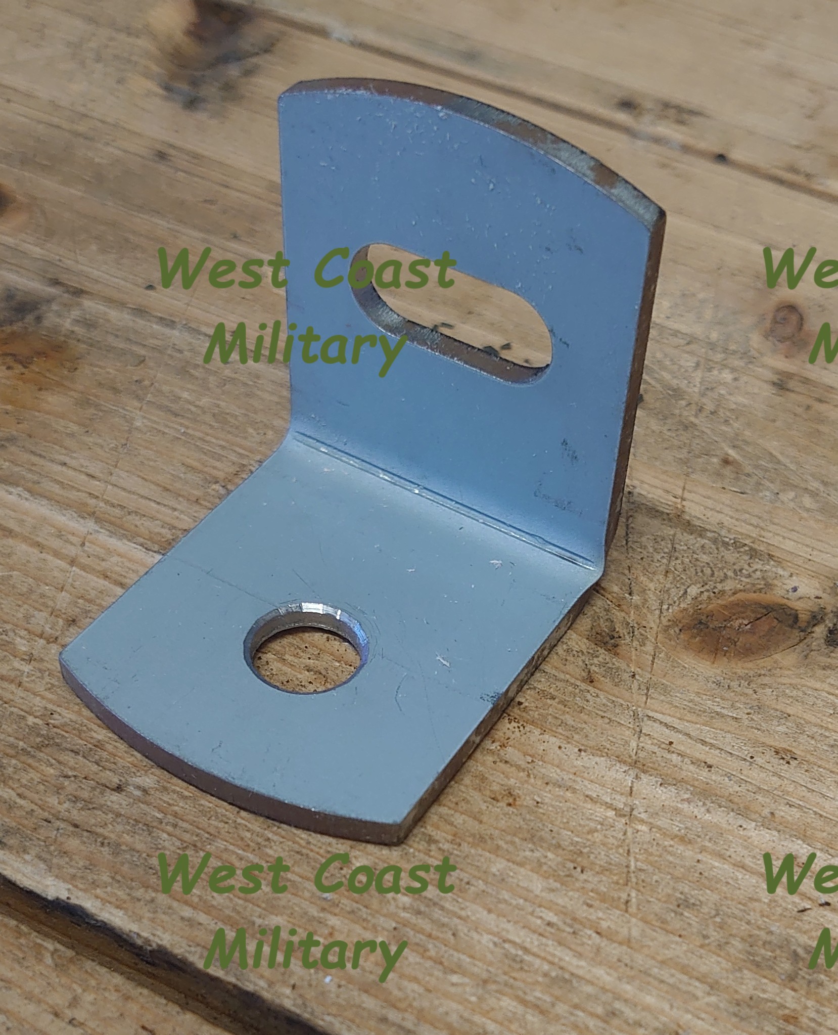 Passenger seat pivot bracket set
