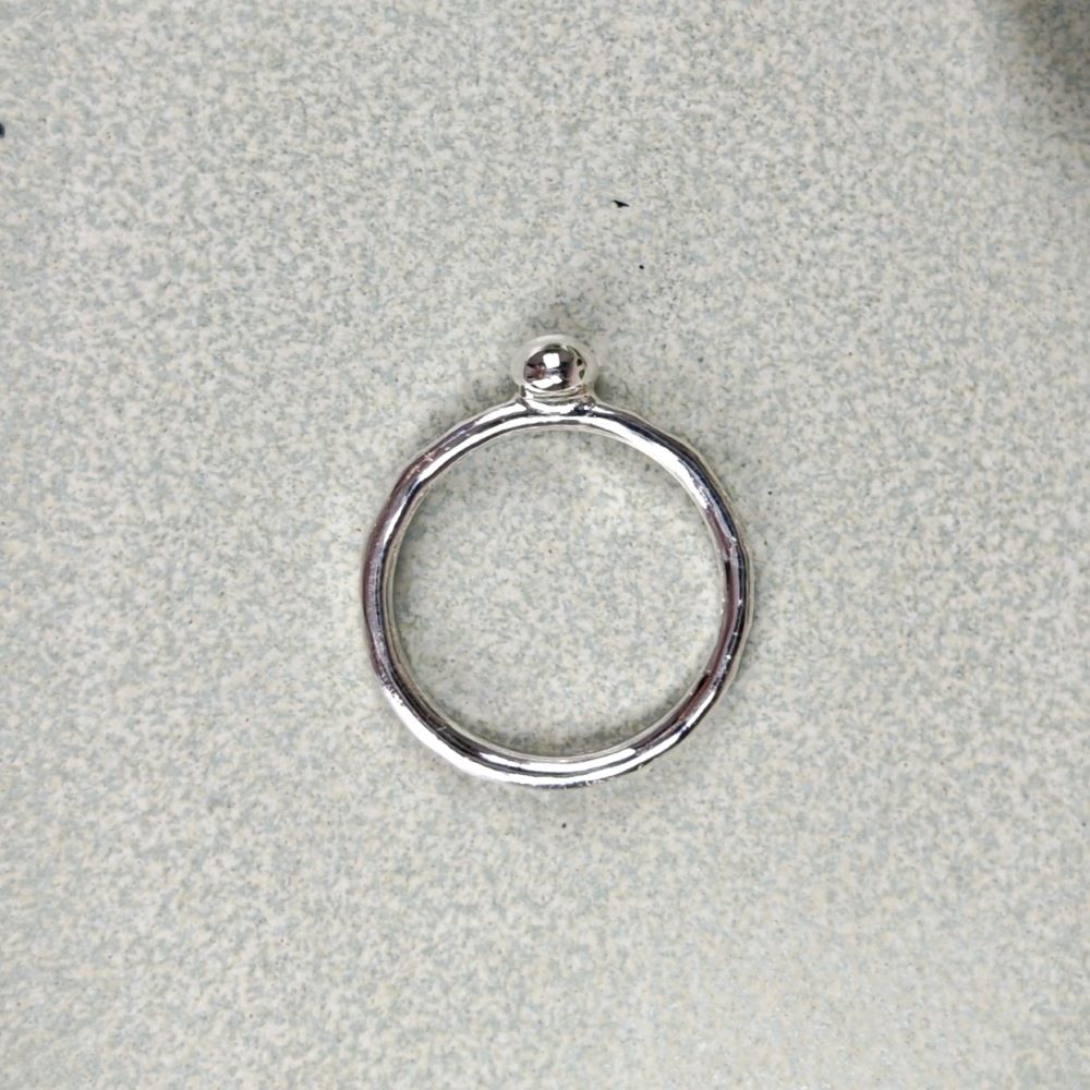 IAMLUND Stråla Boll ring silver