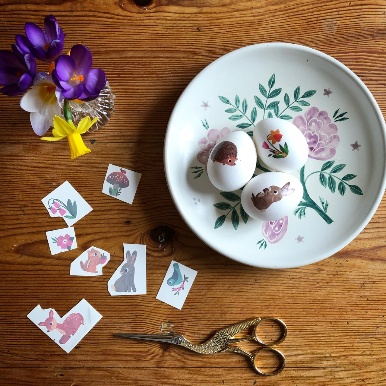 Superenkelt påskpyssel med gulliga barn tatueringar! 