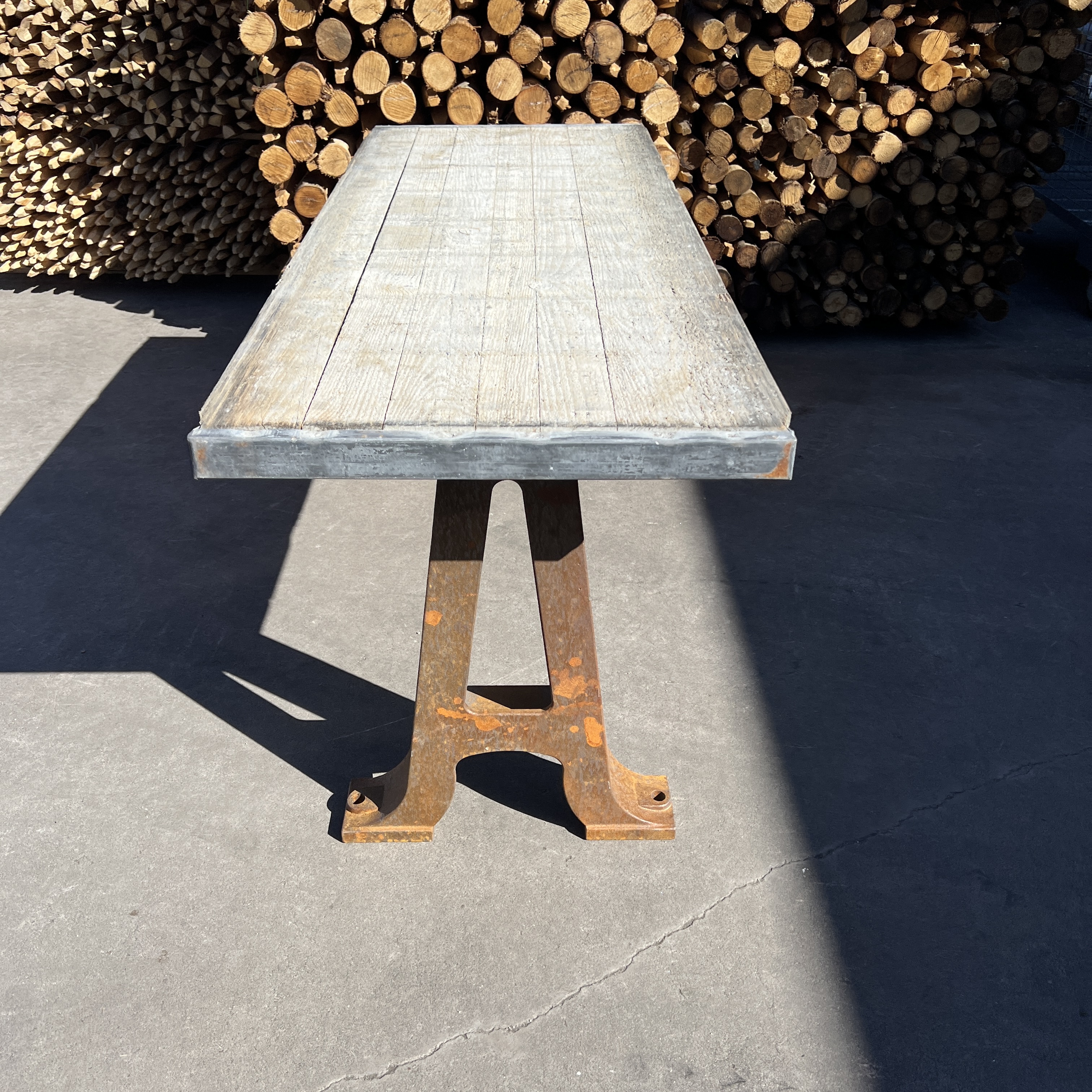 Vintage Planteringsbord 140 x 65 cm – Gjutjärnsben & Träskiva från stenfabrik - 8