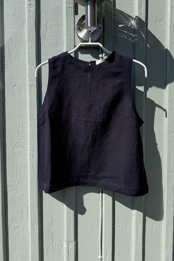 Movesgood - Noor Tank Top Dark Blue - 10