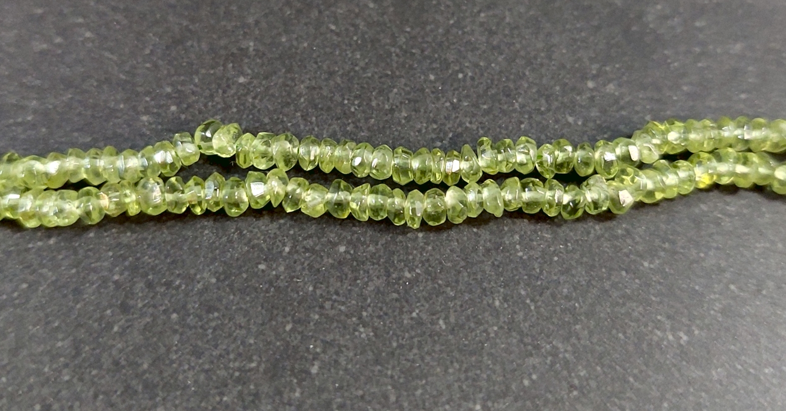 Peridot Pärlor på Sträng - Grov Fasett