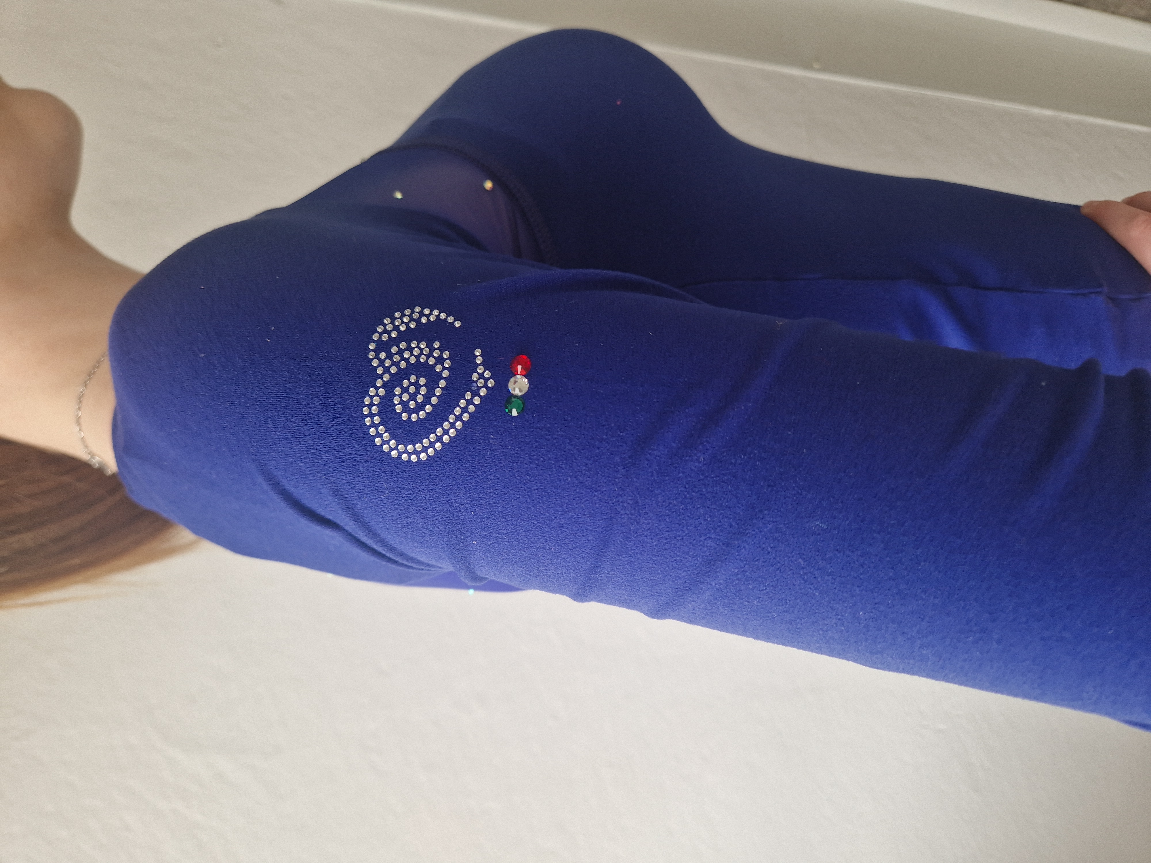 Mörkblå långärmad topp från Bolero med meshinfällningar och kristaller - 5