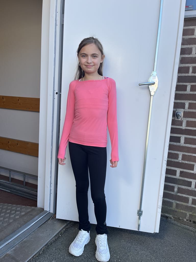Långärmad korallfärgad topp från Bolero med flätmönster i ryggen och kristaller - 3
