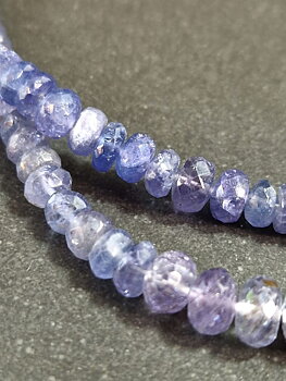 Halsband med Tanzanit
