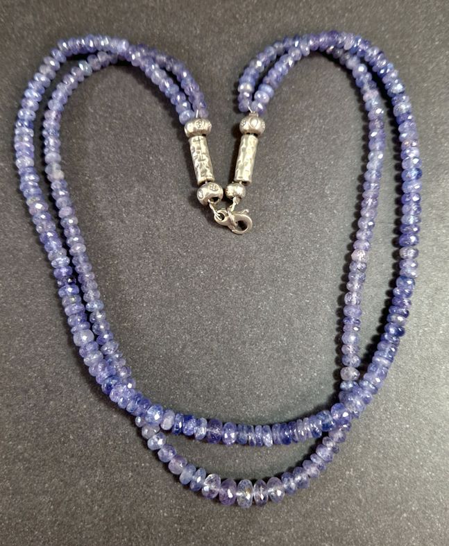 Halsband med Tanzanit