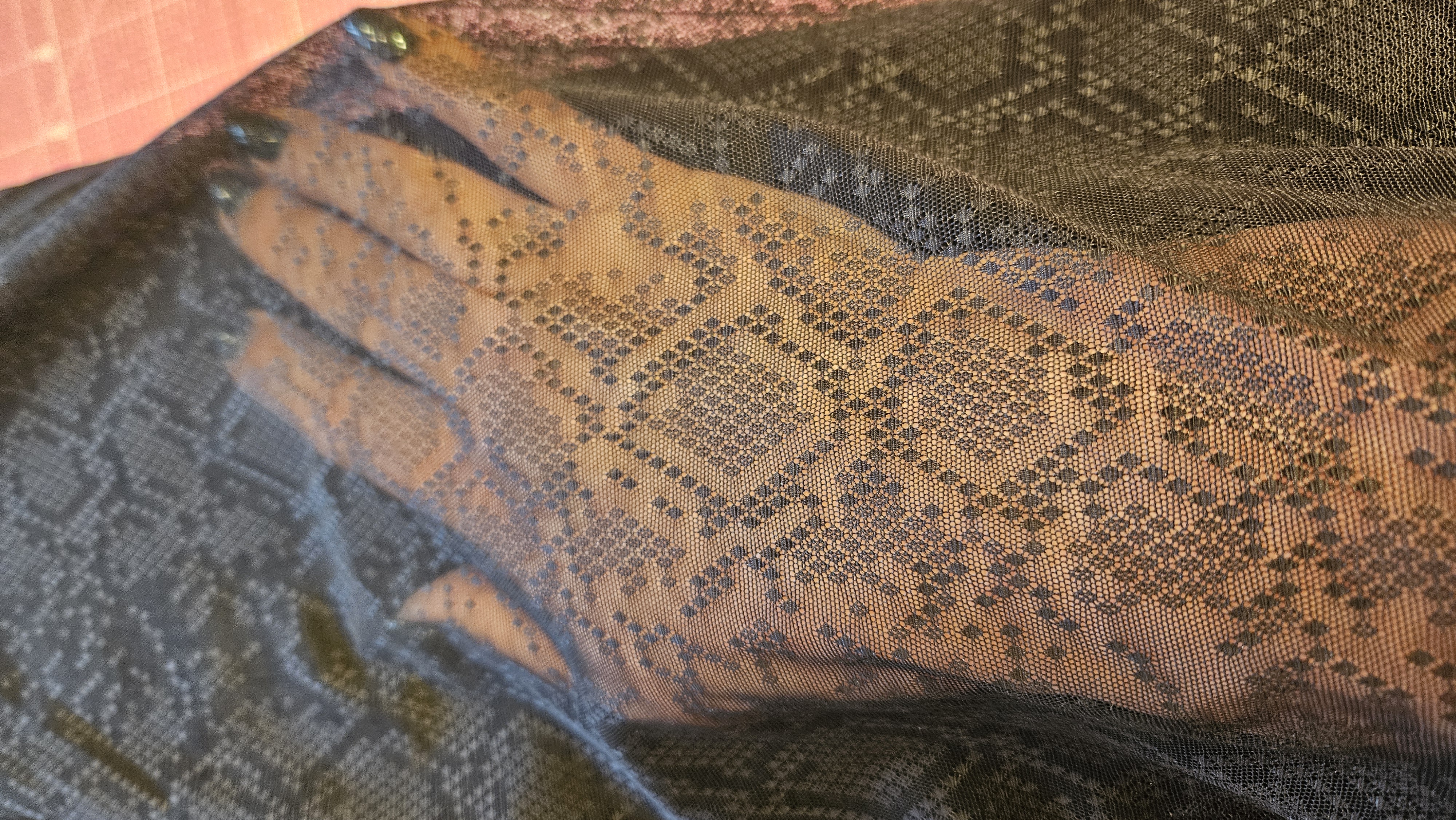Mjuk tunn mönstrad stretch mesh tyll i  svart - 3