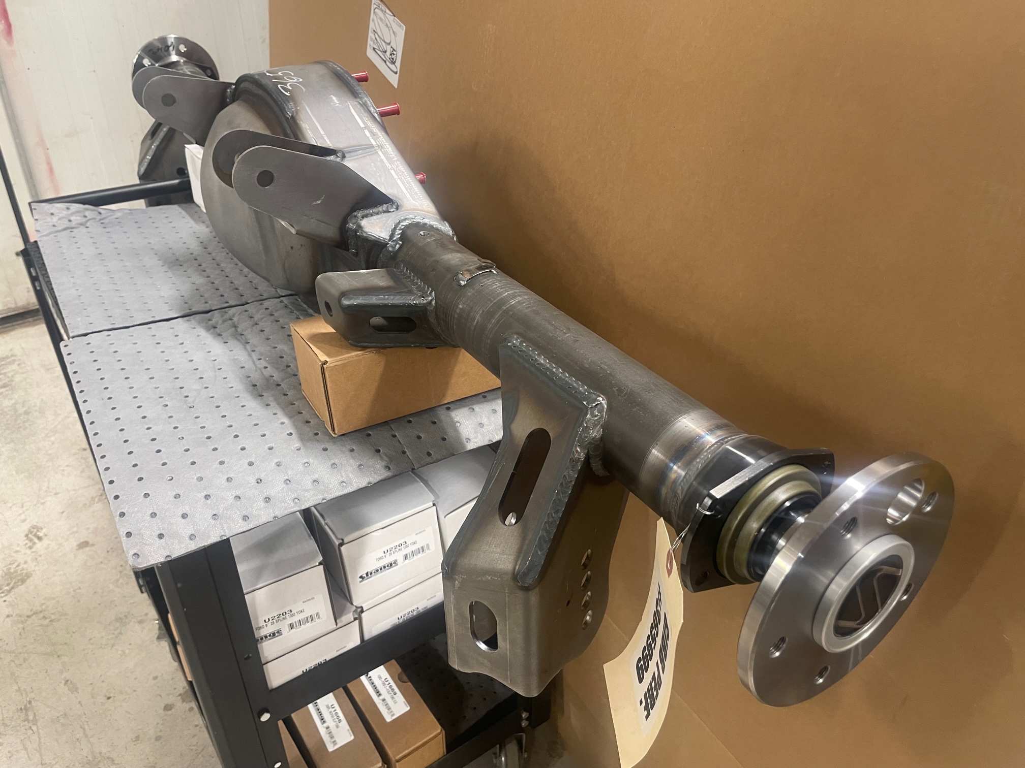 Strange 9" Impala 59-64 + 31 splines drivaxlar. 2 x övre länkarm.