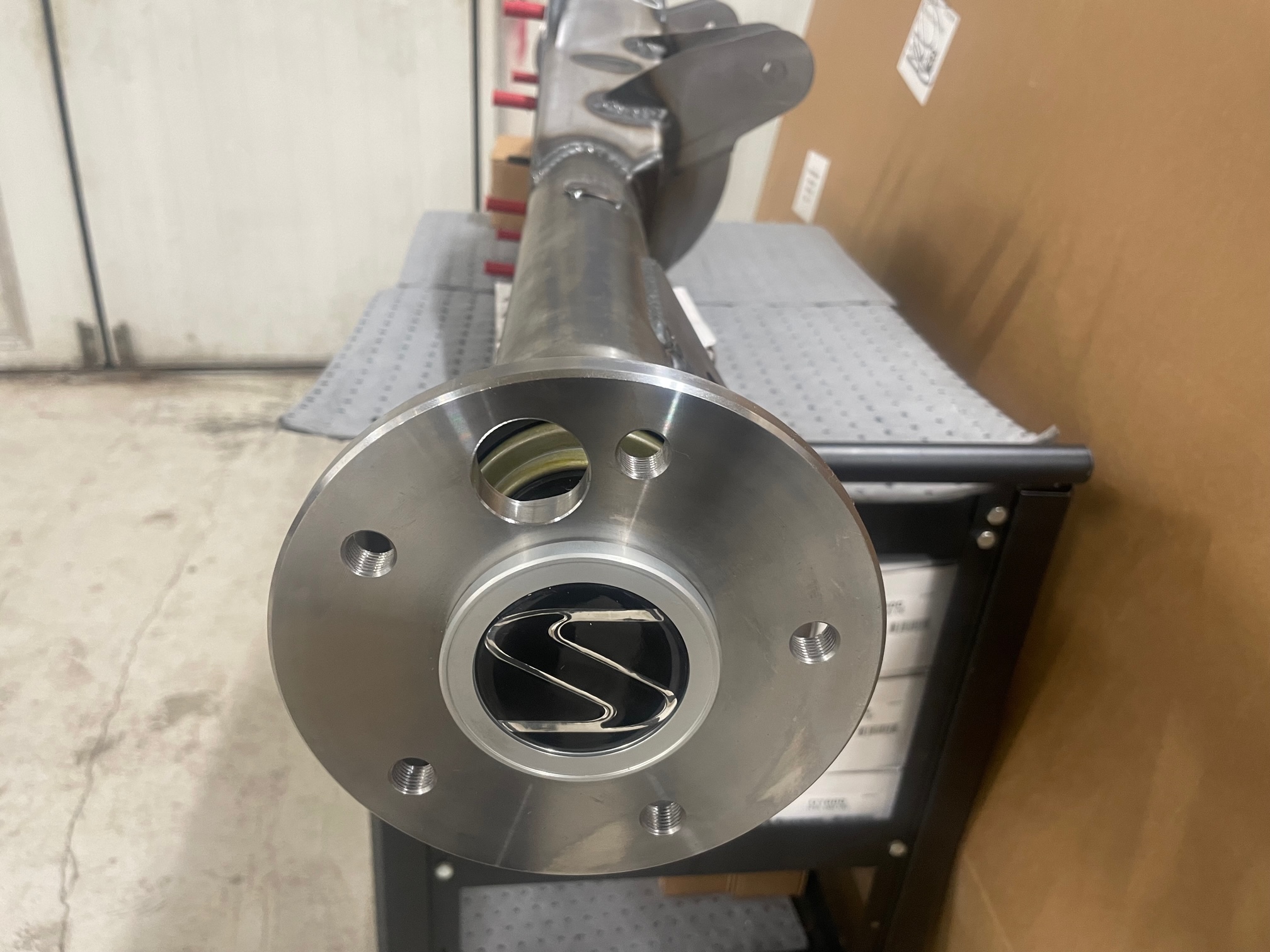 Strange 9" Impala 59-64 + 31 splines drivaxlar. 2 x övre länkarm. - 4