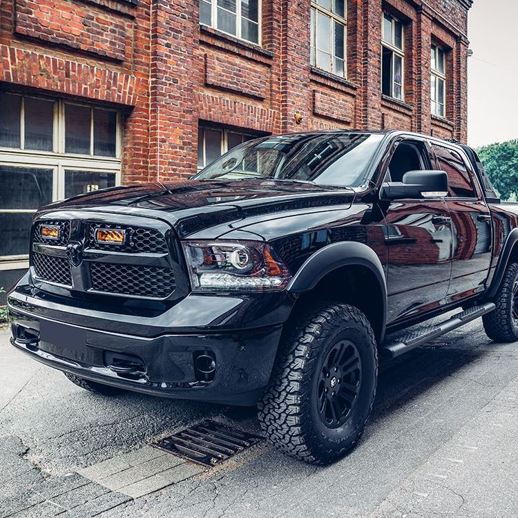 Dodge RAM 1500 2013-2018 Grille Kit - Triple-R 750