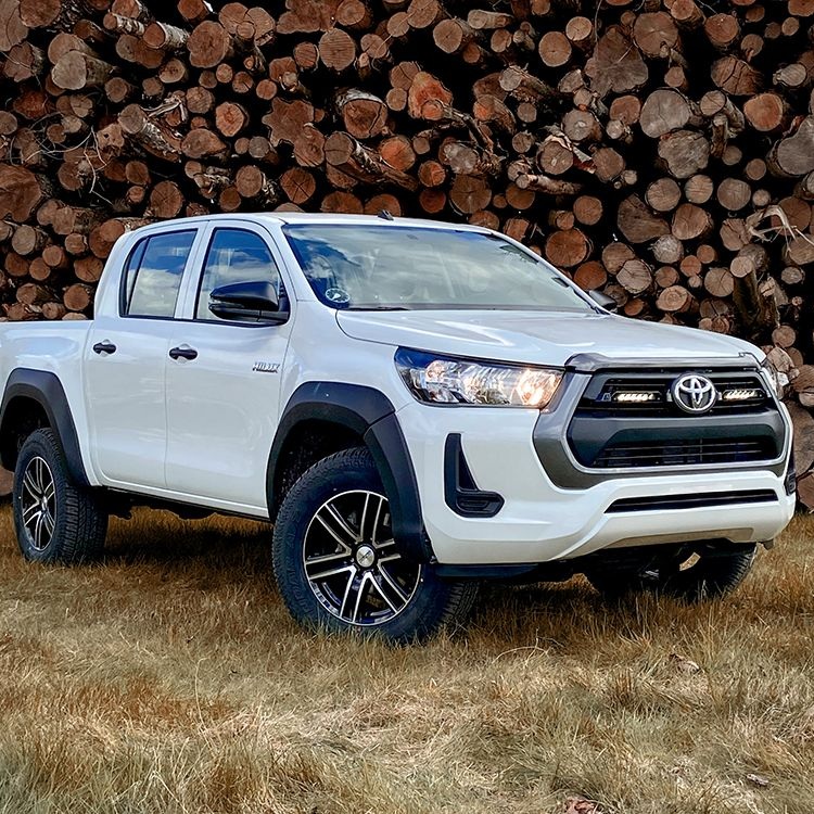 Toyota Hilux 2021+ Grille Kit | Linear 6 Elite
